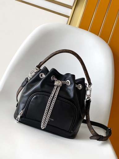 حقيبة لويس فويتون نو واي LV Vibe – جلد الغنم الأسود